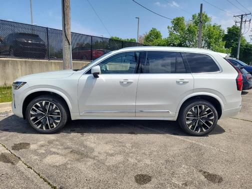 2025 Volvo XC90 B5 Plus 7-Seater