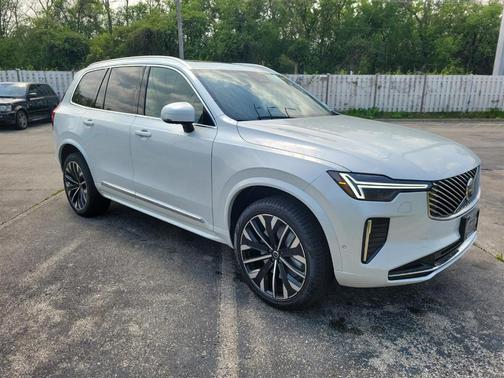 2025 Volvo XC90 B5 Plus 7-Seater
