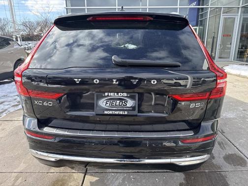 2023 Volvo XC60 B5 Ultimate Bright Theme