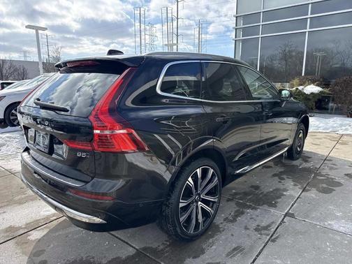 2023 Volvo XC60 B5 Ultimate Bright Theme