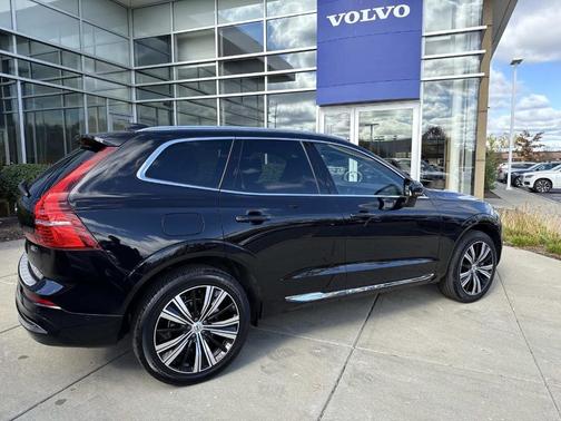 2023 Volvo XC60 B5 Plus Bright Theme