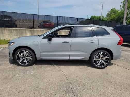 2025 Volvo XC60 Plug-In Hybrid T8 Ultra