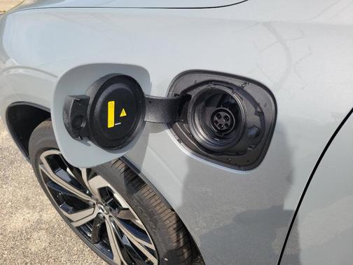 2025 Volvo XC60 Plug-In Hybrid T8 Ultra