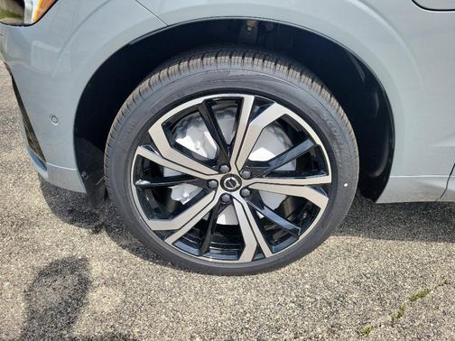 2025 Volvo XC60 Plug-In Hybrid T8 Ultra