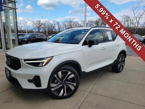 2023 Volvo XC40 B5 Plus Dark Theme