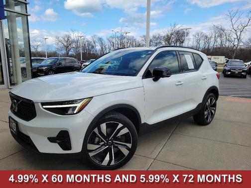 2023 Volvo XC40 B5 Plus Dark Theme