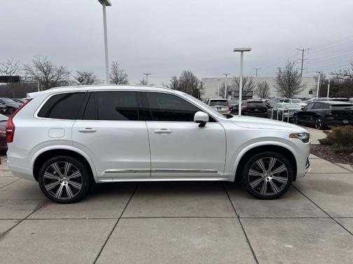 2023 Volvo XC90 B6 Ultimate 6-Seater