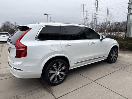 2023 Volvo XC90 B6 Ultimate 6-Seater