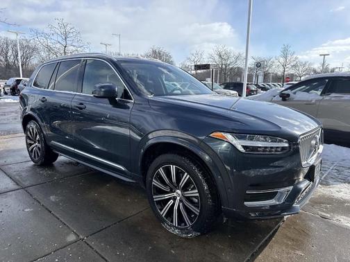 2024 Volvo XC90 B6 Plus Bright Theme 7-Seater