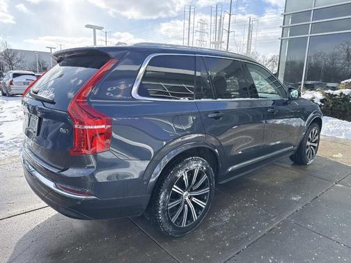 2024 Volvo XC90 B6 Plus Bright Theme 7-Seater