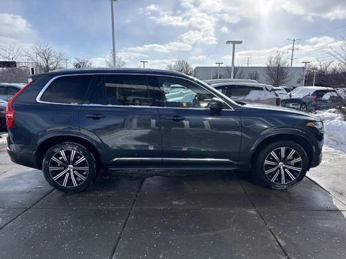 2024 Volvo XC90 B6 Plus Bright Theme 7-Seater