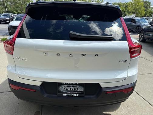 2021 Volvo XC40 T5 R-Design