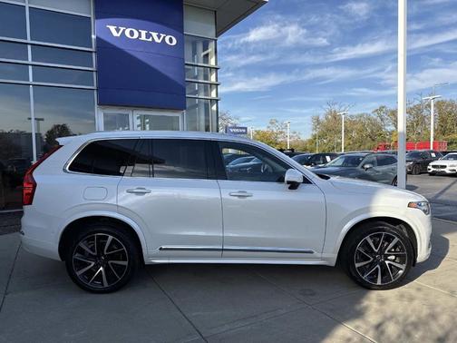 2024 Volvo XC90 B6 Ultimate Bright Theme 7-Seater