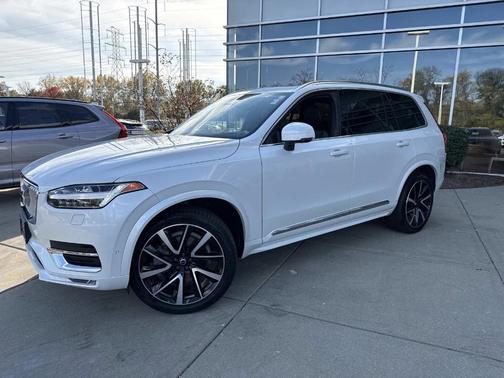 2024 Volvo XC90 B6 Ultimate Bright Theme 7-Seater