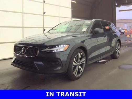 2025 Volvo V60 Cross Country B5 Plus