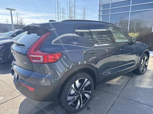 2026 Volvo XC40 B5 Ultra