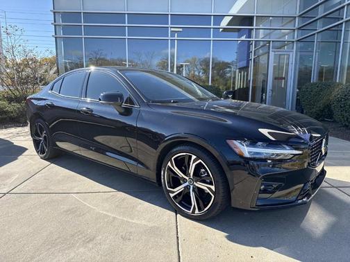 2024 Volvo S60 B5 Plus Dark Theme