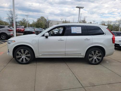 2025 Volvo XC90 Plug-In Hybrid T8 Ultra 6-Seater