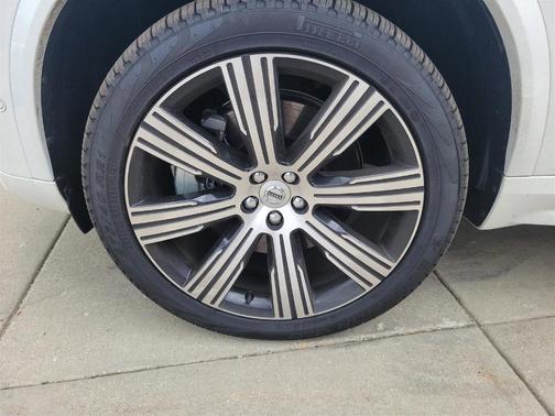 2025 Volvo XC90 Plug-In Hybrid T8 Ultra 6-Seater