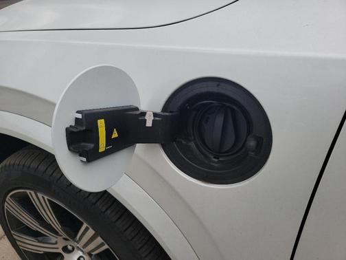 2025 Volvo XC90 Plug-In Hybrid T8 Ultra 6-Seater
