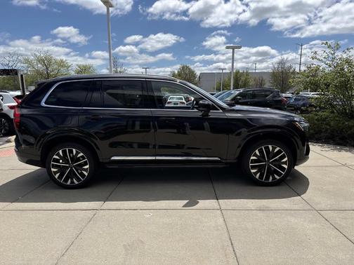 Onyx Black 2025 Volvo XC90 B5 Plus