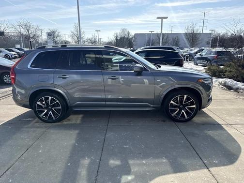 2019 Volvo XC90 T6 Momentum