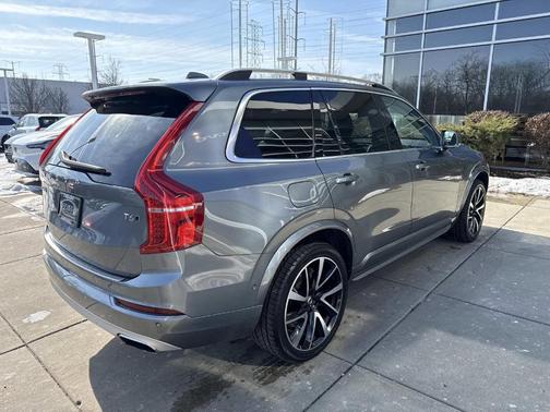 2019 Volvo XC90 T6 Momentum