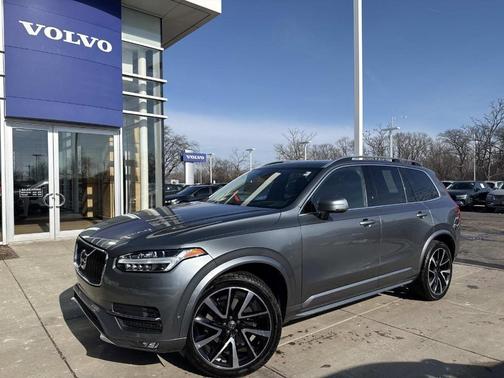 2019 Volvo XC90 T6 Momentum