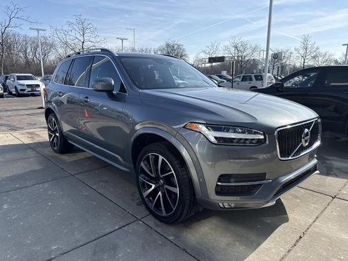 2019 Volvo XC90 T6 Momentum