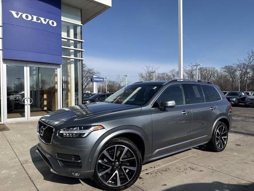 2019 Volvo XC90 T6 Momentum