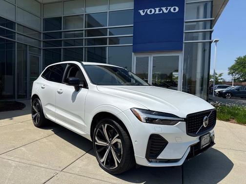 2023 Volvo XC60 B6 Ultimate Dark Theme