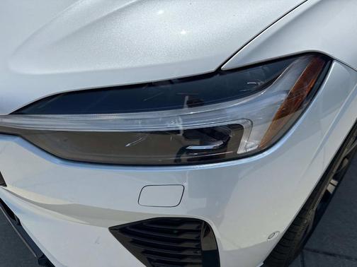 2023 Volvo XC60 B6 Ultimate Dark Theme
