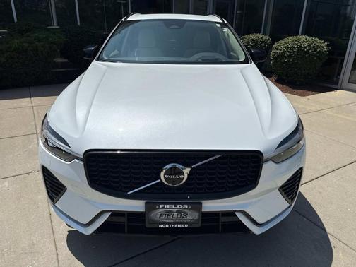 2023 Volvo XC60 B6 Ultimate Dark Theme