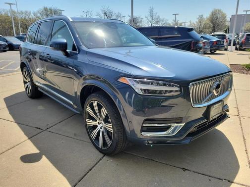 2024 Volvo XC90 B6 Plus Bright Theme 7-Seater