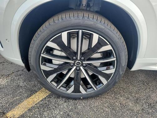 2025 Volvo XC90 Plug-In Hybrid T8 Ultra 7-Seater