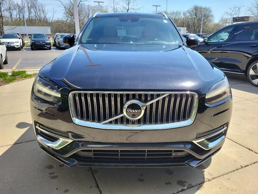 2022 Volvo XC90 T6 Inscription 7 Passenger