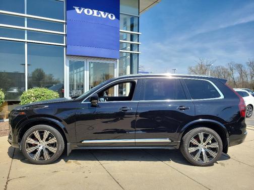 2022 Volvo XC90 T6 Inscription 7 Passenger