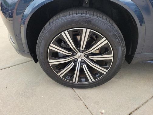 2023 Volvo XC90 B5 Plus