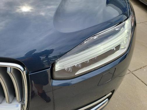 2023 Volvo XC90 B5 Plus