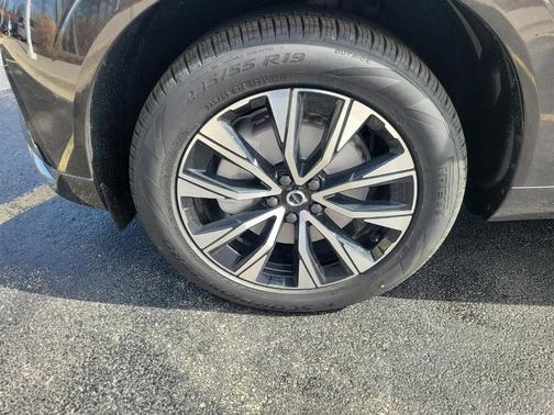 2025 Volvo XC60 B5 Core
