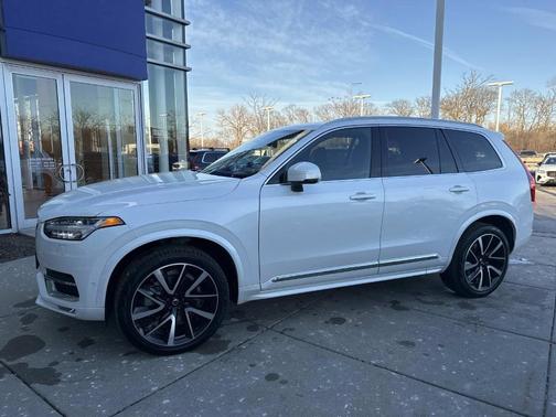 2024 Volvo XC90 B6 Plus Bright Theme 7-Seater