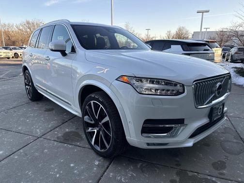 2024 Volvo XC90 B6 Plus Bright Theme 7-Seater