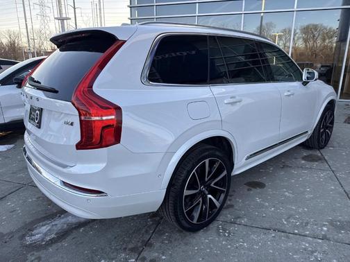 2024 Volvo XC90 B6 Plus Bright Theme 7-Seater