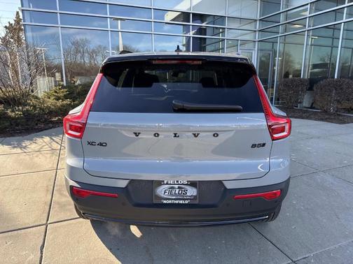 2026 Volvo XC40 B5 Ultra Black Edition