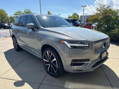 2024 Volvo XC90 B6 Plus Bright Theme 6-Seater