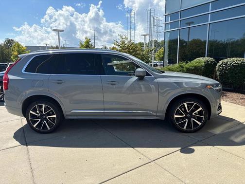 2024 Volvo XC90 B6 Plus Bright Theme 6-Seater