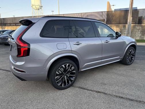 2026 Volvo XC90 B6 Ultra Dark Theme 7-Seater