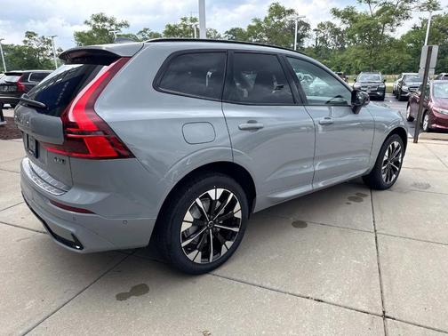 2026 Volvo XC60 B5 Plus