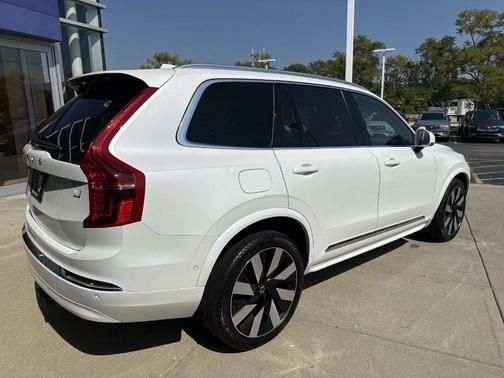 2023 Volvo XC90 Recharge Plug-In Hybrid T8 Ultimate 6-Seater