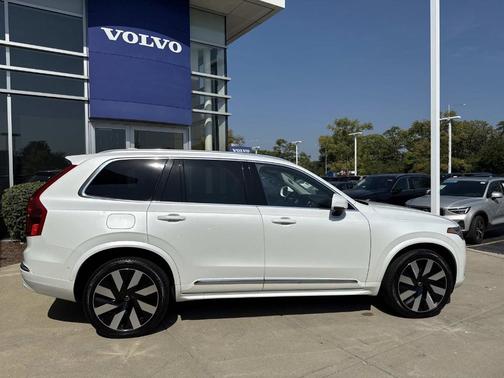 2023 Volvo XC90 Recharge Plug-In Hybrid T8 Ultimate 6-Seater